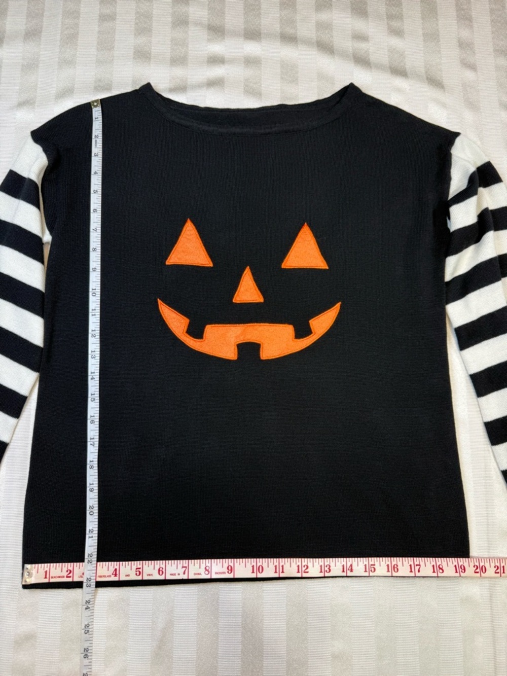 Halloween Jack-O’-Lantern Sweater Sz Small Black Striped Sleeves Pumpkin Knit - Picture 6 of 10
